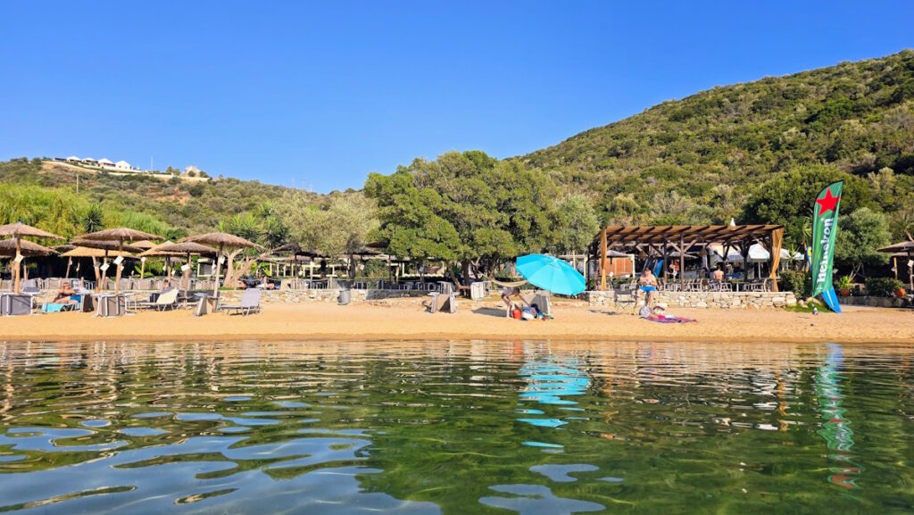 Banana beach - ostrvo Amuljani