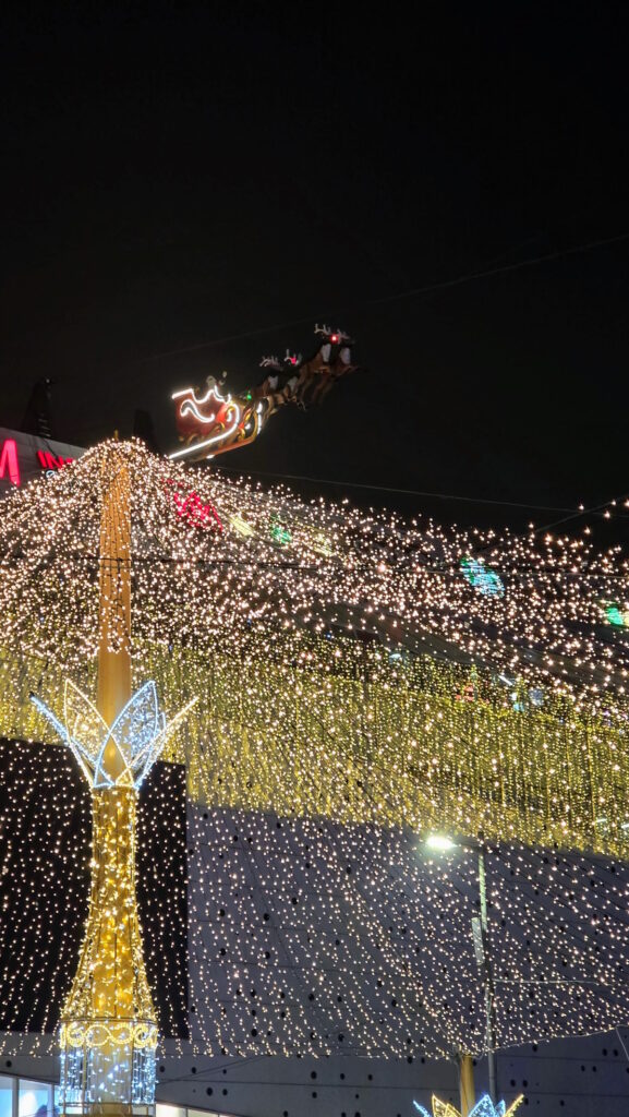 Leteći Deda Mraz, Krajova