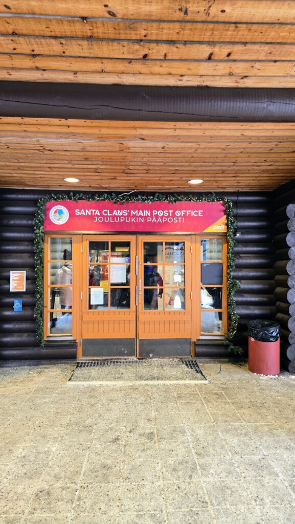 Deda Mrazovo selo, pošta