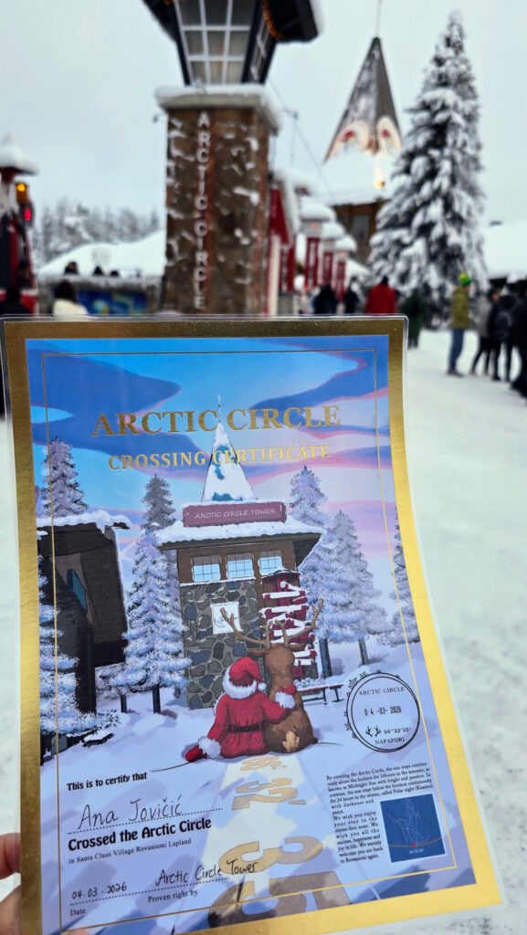 Linija Arktičkog kruga, Deda Mrazovo selo