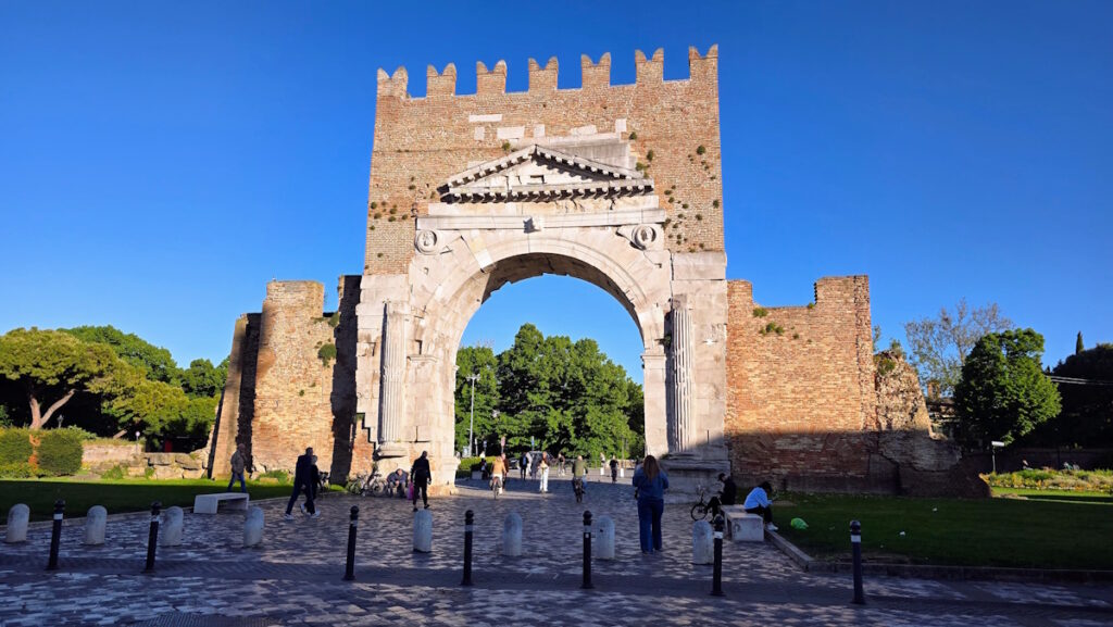 Avgustov luk (Arco di Augusto) 